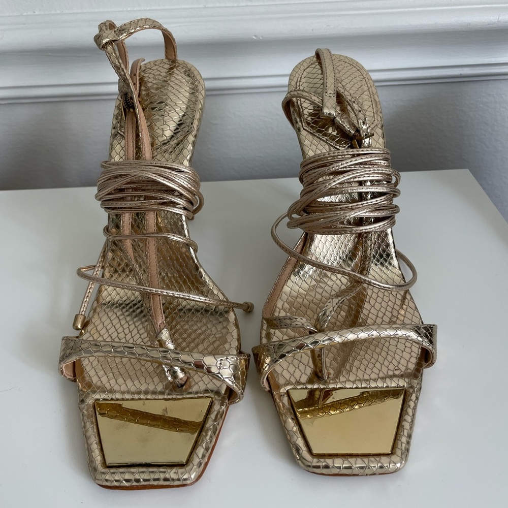 SCHUTZ- Vikki Metallic Leather Sandal